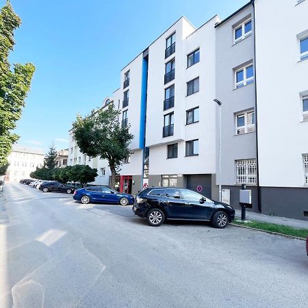 City Center Apartment With Nice Balcony Жиліна Екстер'єр фото