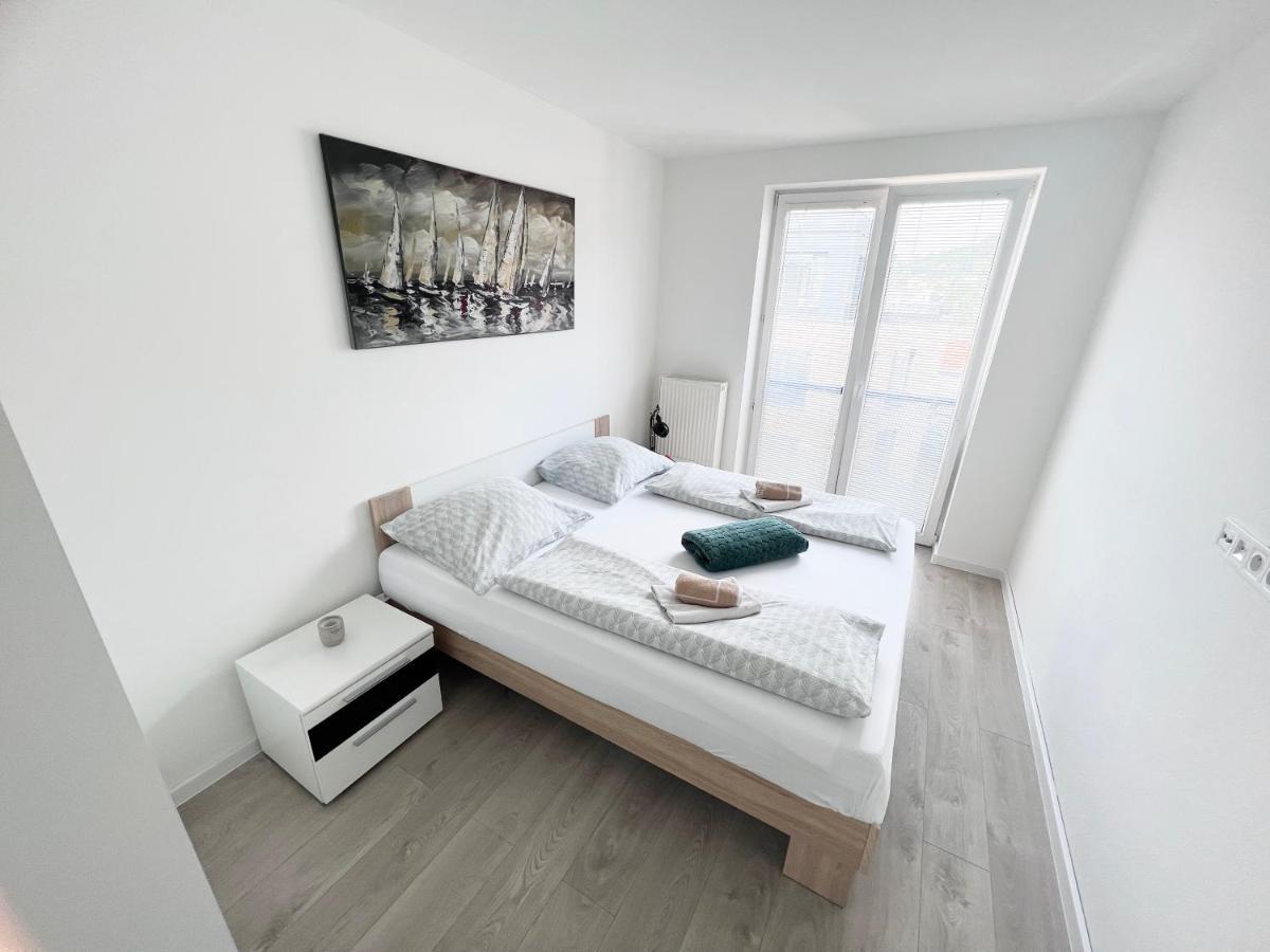City Center Apartment With Nice Balcony Жиліна Екстер'єр фото