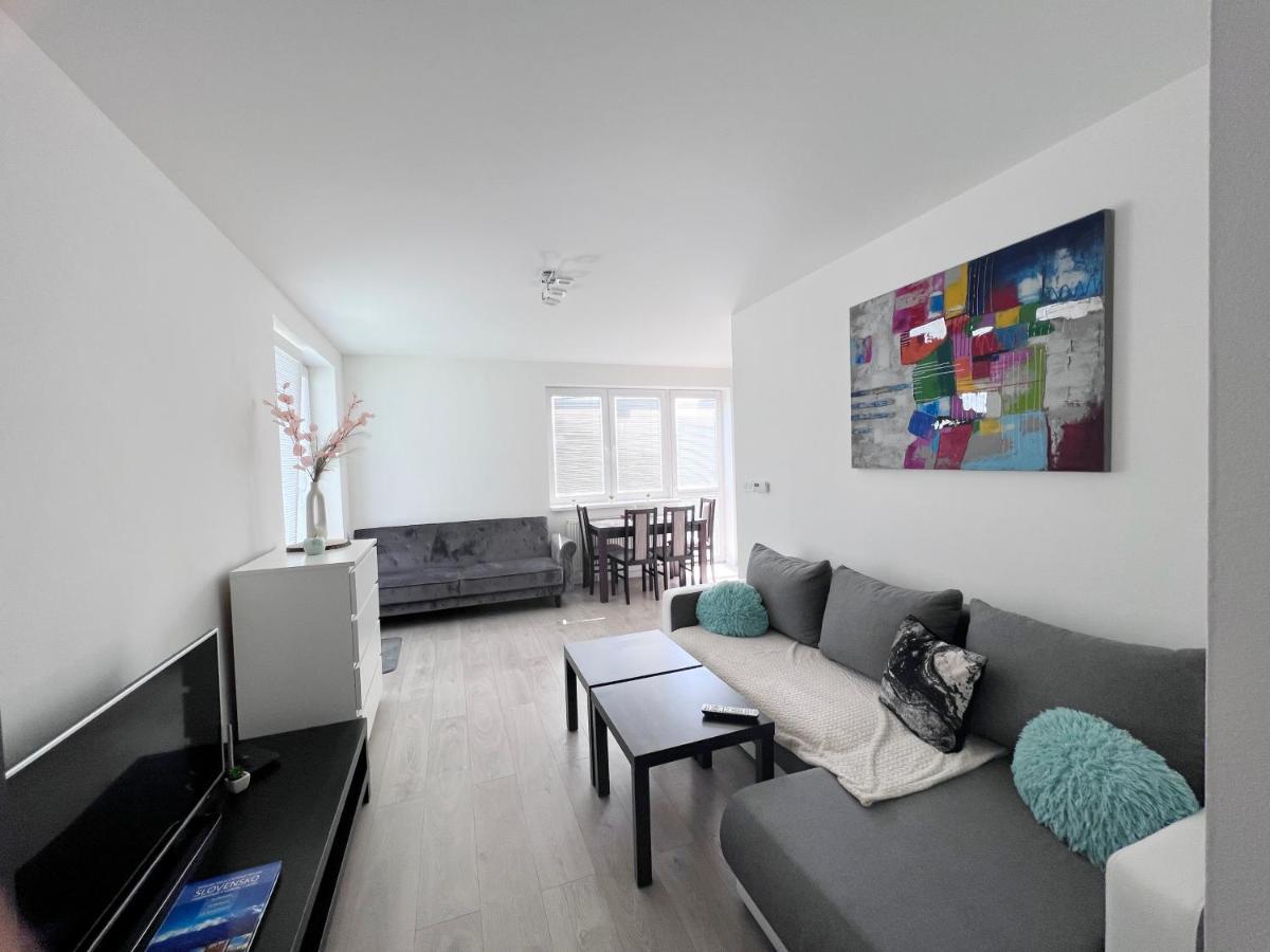 City Center Apartment With Nice Balcony Жиліна Екстер'єр фото